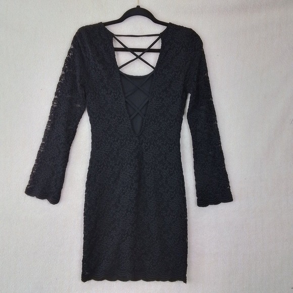Forever 21 Lace BodyCon Little Black Dress Size Small in Black - Picture 2 of 10